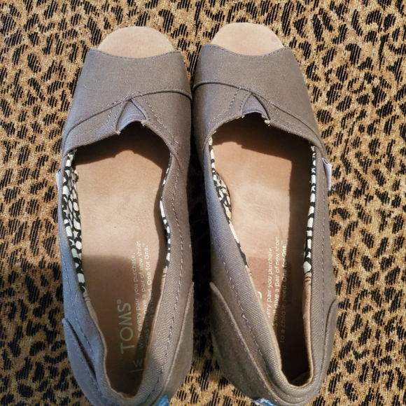 New TOMS Gray Olive Canvas Peep Toe - Picture 5 of 5
